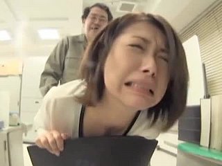 Kinky puta japonesa follada por unos tíos calientes