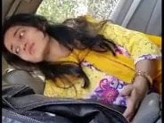 BJモミ車でパキスタンの恋人