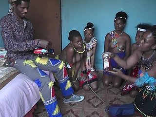 Topless Afrikaanse meisjes