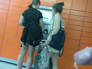 Meninas receber o pacote