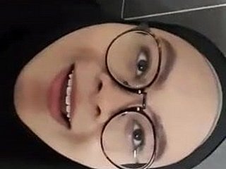 التودونغ أو الحجاب الحجاب pancut mulut نائب الرئيس