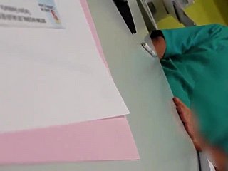 医師は、患者の前でオナニー