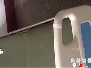 城 二 人 人 在 有 人 走廊 有 有