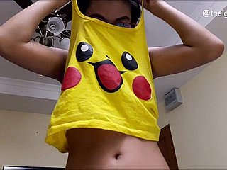 Asiatischer Teenager Camgirl fragt 'Was wirst du tun, wenn du sie fickst?', Streifen nackt