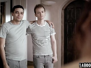 Deux jeunes frères de Stance en colère Ricky Spanish et Alex Jett Duplicate pénètrent dans leur propre voie with the addition of âgée Syren de Mer pour libérer leurs frustrations!