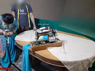 Desi gospodyni domowa pieprzona przez krawiec bardzo gorącą i czystą hindi audio.desi Indian Bhabhi poszedł po zszywanie ubrań, a potem ją pieprzył