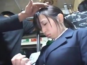 jeunes japonaises pelotees soumises macają pociąg 2
