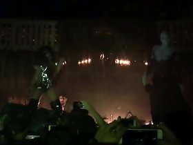 atractiva cantante peludo desnudo público en el escenario dj club concierto nn 2