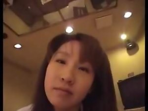 Gadis Asia bikin dan kentut pada ayam orang
