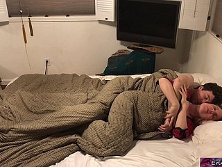 Madrastra comparte cama packing review su hijastro - Erin Electra