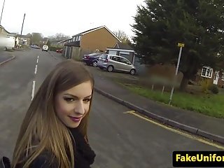 Великобритания шлюха сосет policemans член в полицейской машине