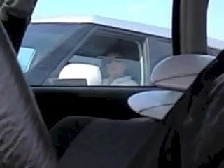 Incroyable tittle voiture! Femme me regarde jusqu'à ce que je cum