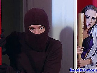 ربة منزل Assfucked بواسطة A منتصف الليل Burgl